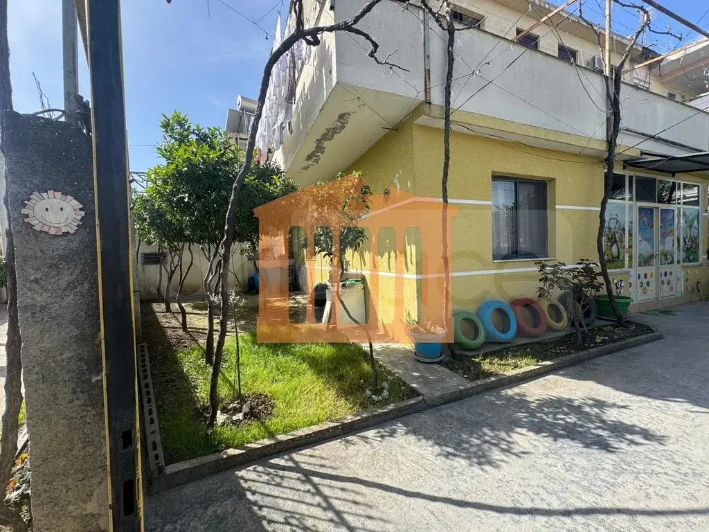Apartament 1+3 dhoma 130 m² 1 kati