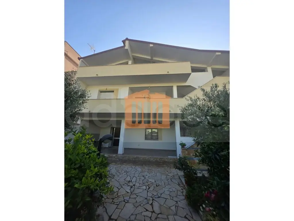 Vilë 574 m²