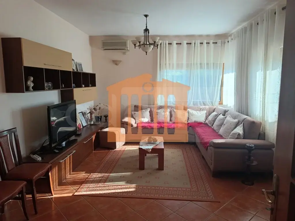 Vilë 489 m² 3 kati
