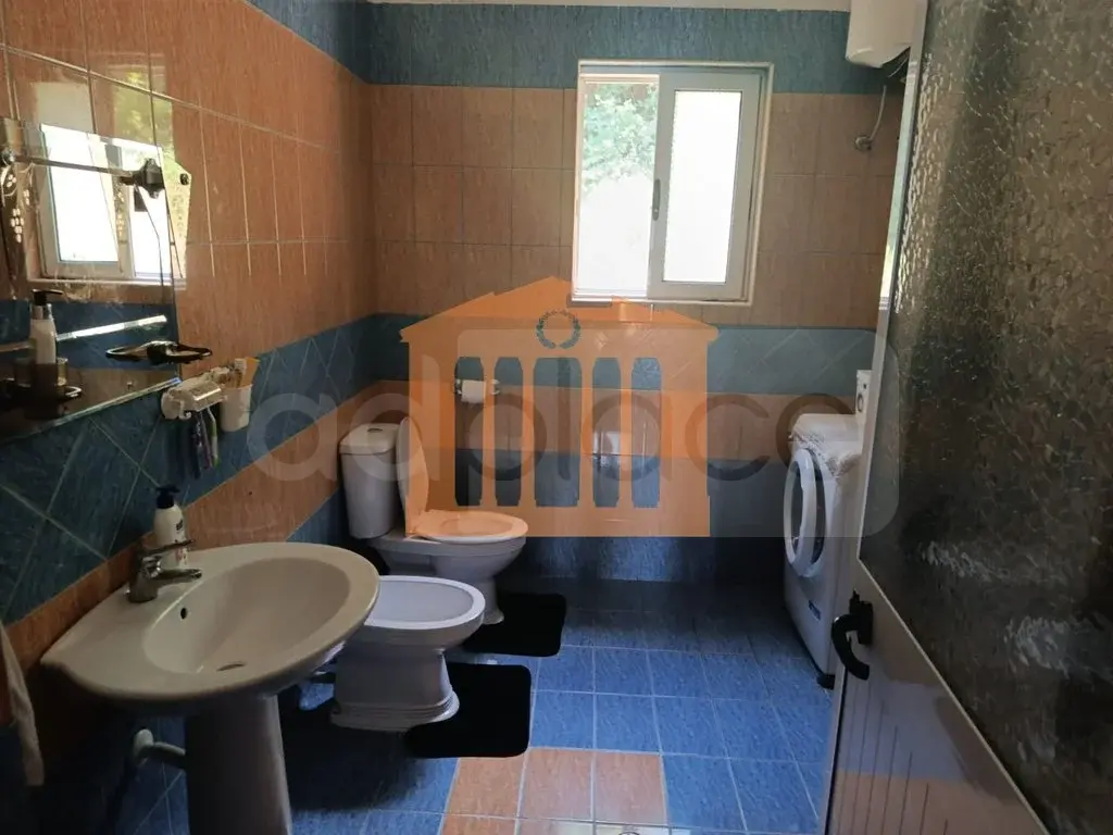 Vilë 220 m²