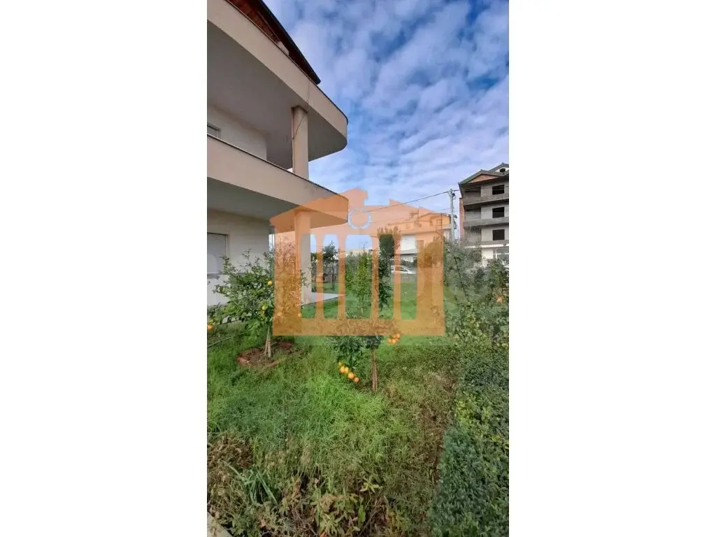 Vilë 600 m² 3 kati