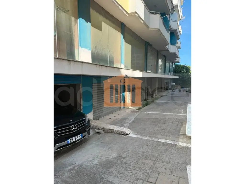 Pasuri të palujtshme komerciale 890 m² 1 kati