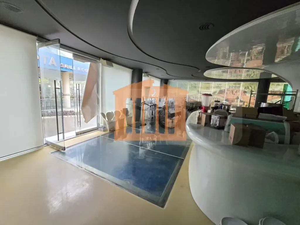 Pasuri të palujtshme komerciale 128 m²