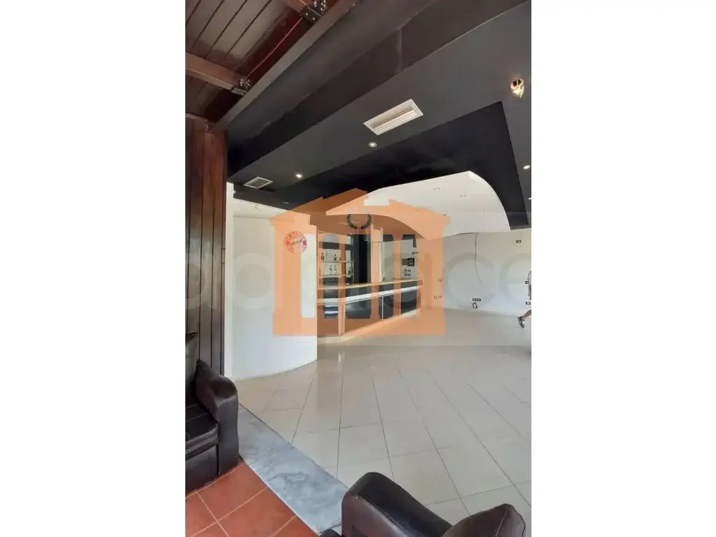 Pasuri të palujtshme komerciale 56 m² 2 kati