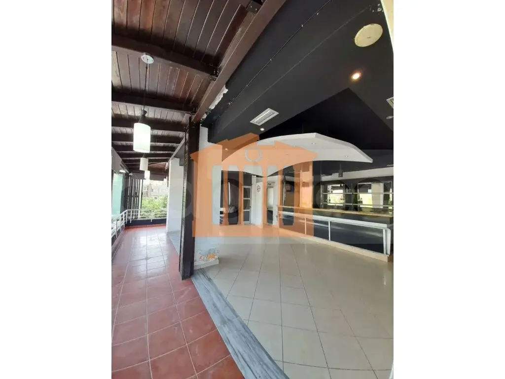 Pasuri të palujtshme komerciale 56 m² 2 kati