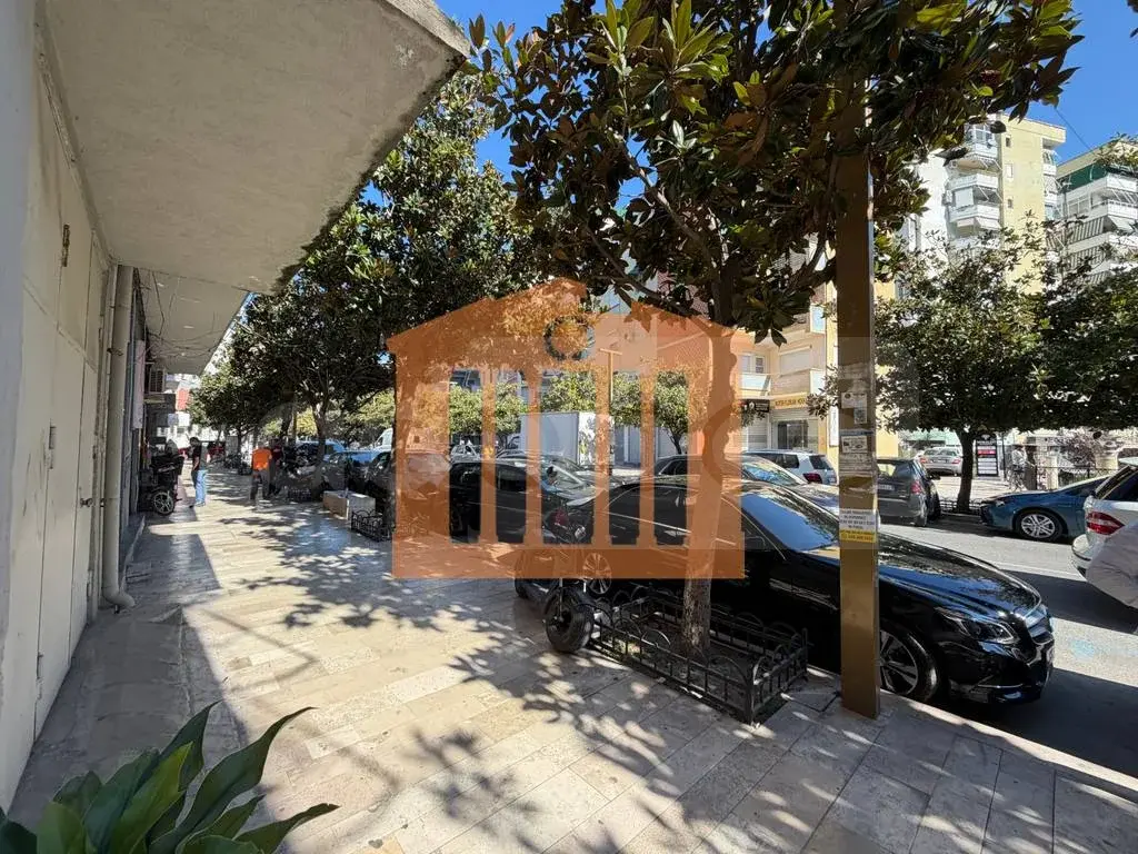 Pasuri të palujtshme komerciale 200 m²