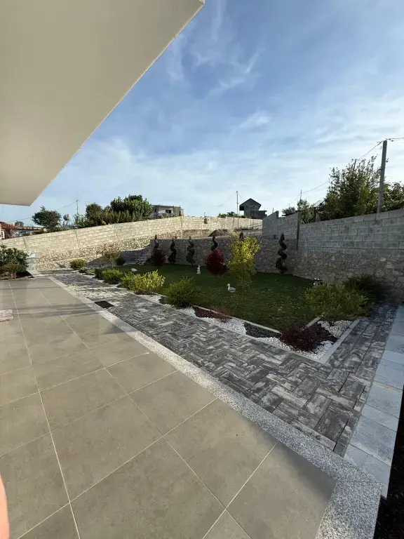 Vilë  215m²