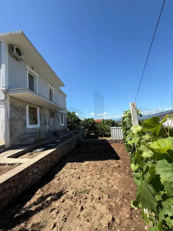 Vilë  215m²
