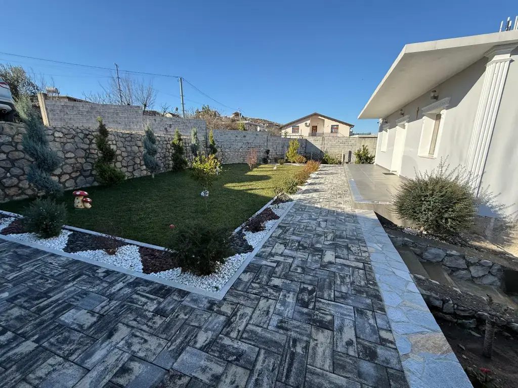 Vilë  215m²