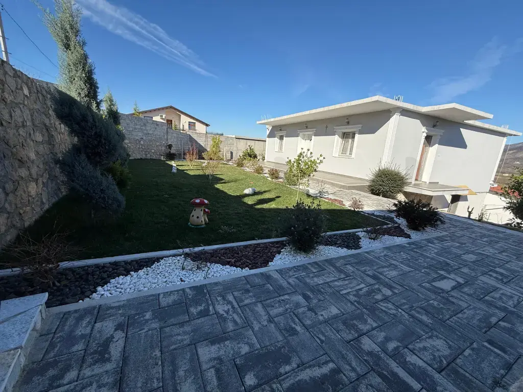 Vilë  215m²