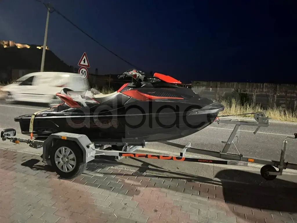 Jet ski///
