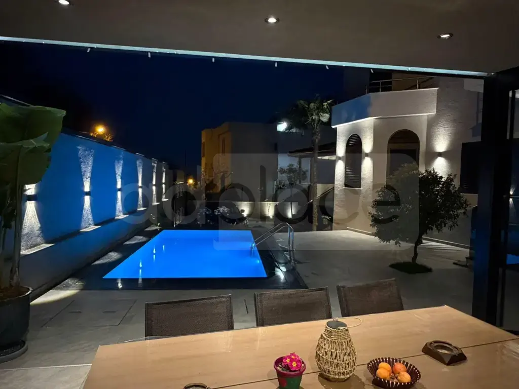 Vilë  650m²